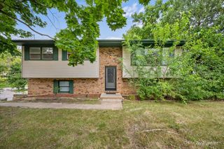 2614 Crystal Lake Road, Cary, IL 60013