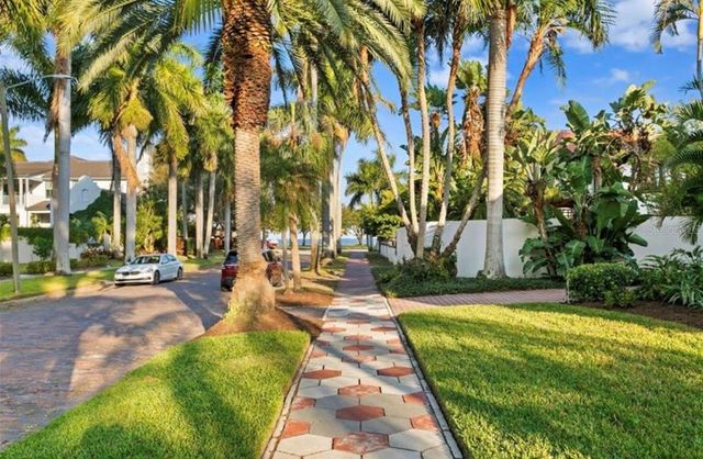 936 17TH AVENUE NE, St Petersburg, FL 33704