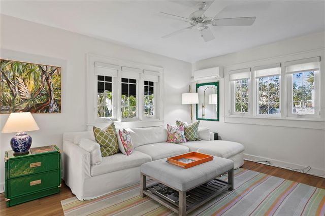 936 17TH AVENUE NE, St Petersburg, FL 33704