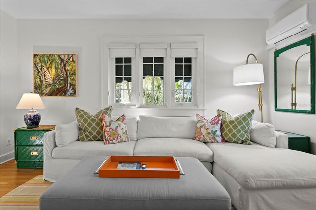 936 17TH AVENUE NE, St Petersburg, FL 33704