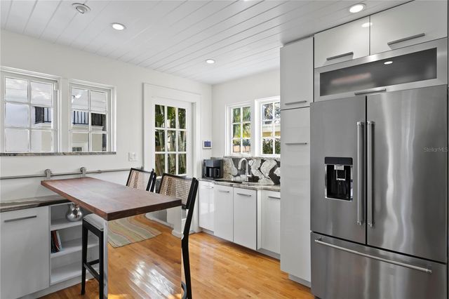 936 17TH AVENUE NE, St Petersburg, FL 33704