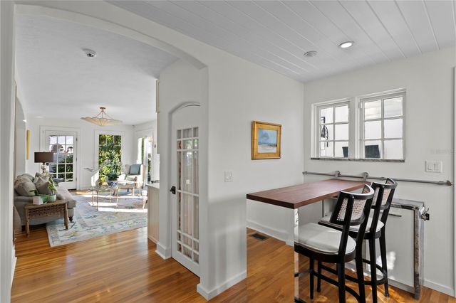 936 17TH AVENUE NE, St Petersburg, FL 33704