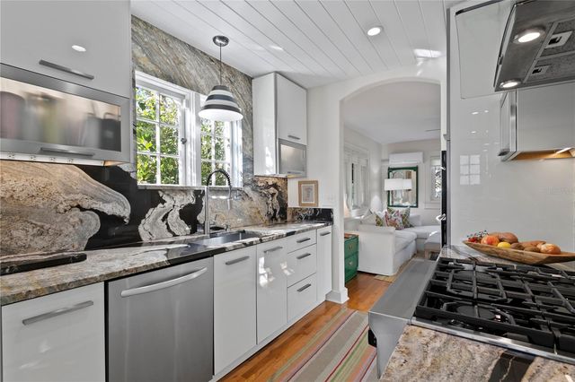 936 17TH AVENUE NE, St Petersburg, FL 33704