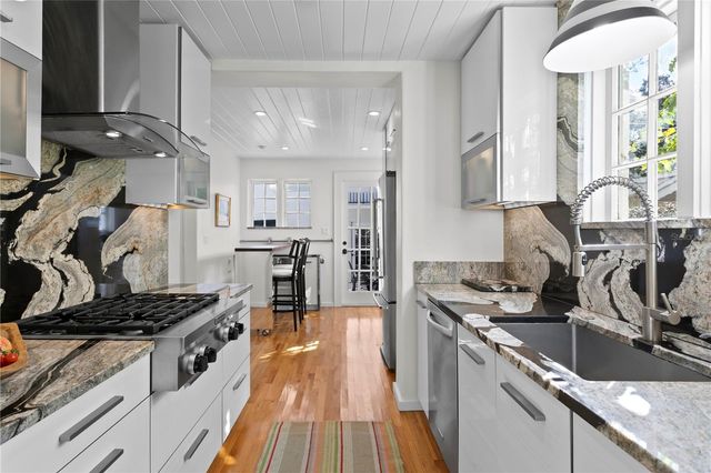 936 17TH AVENUE NE, St Petersburg, FL 33704