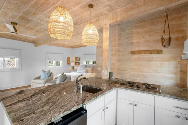 936 17TH AVENUE NE, St Petersburg, FL 33704