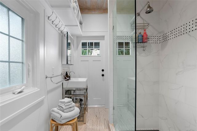 936 17TH AVENUE NE, St Petersburg, FL 33704