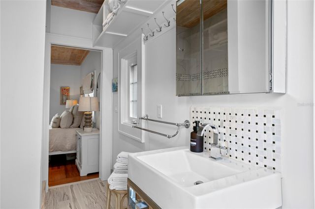 936 17TH AVENUE NE, St Petersburg, FL 33704