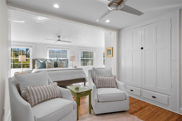 936 17TH AVENUE NE, St Petersburg, FL 33704