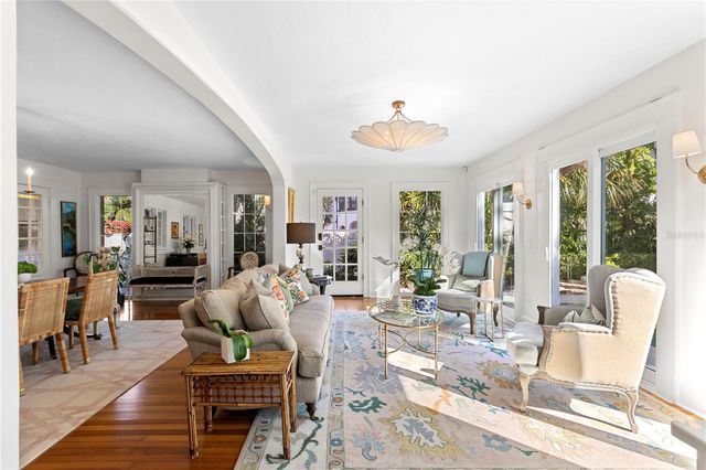 936 17TH AVENUE NE, St Petersburg, FL 33704