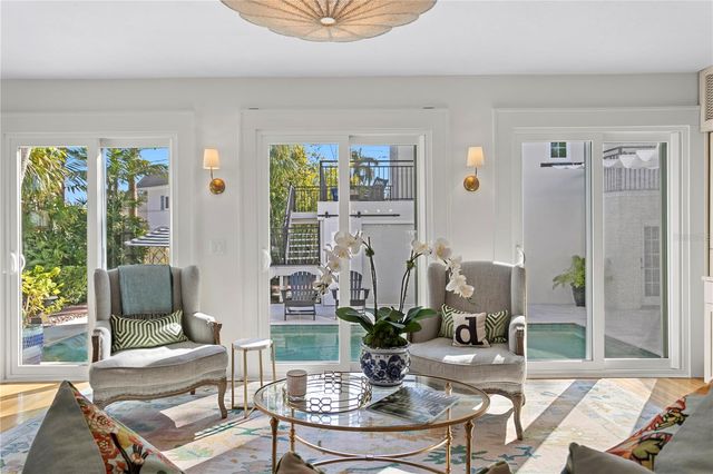 936 17TH AVENUE NE, St Petersburg, FL 33704