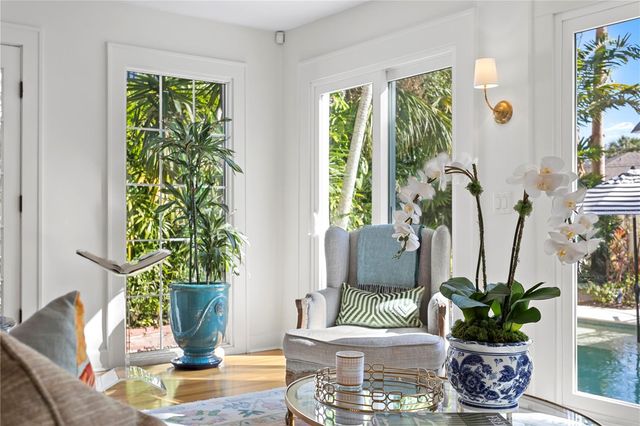 936 17TH AVENUE NE, St Petersburg, FL 33704