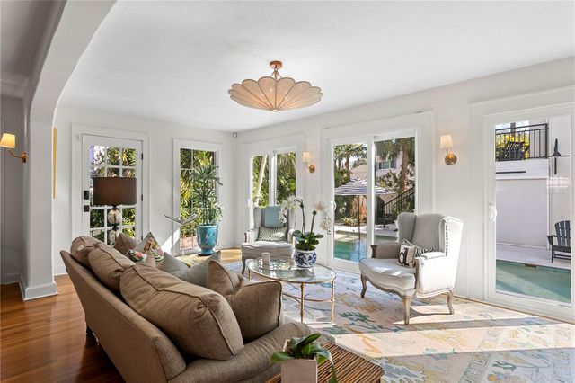 936 17TH AVENUE NE, St Petersburg, FL 33704