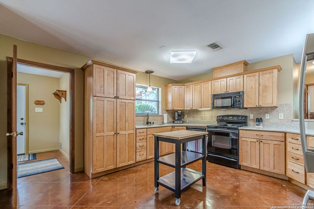 560 Bluff Ridge, New Braunfels, TX 78132