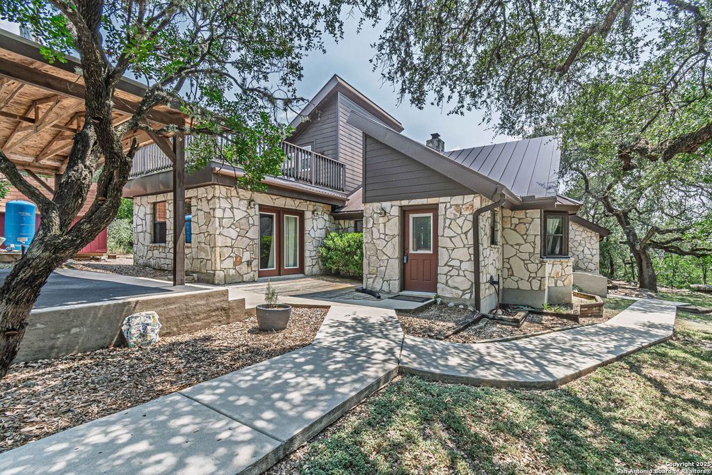 560 Bluff Ridge, New Braunfels, TX 78132