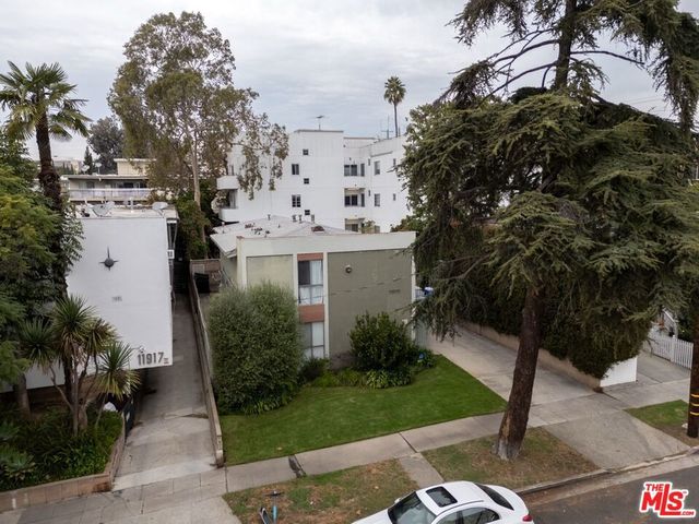 11915 Kiowa Avenue, Los Angeles, CA 90049