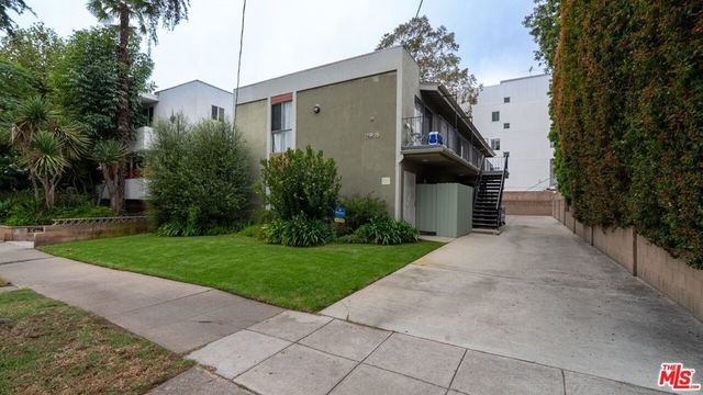 11915 Kiowa Avenue, Los Angeles, CA 90049