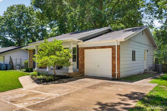 1404 Mautenne Drive, Manchester, MO 63021