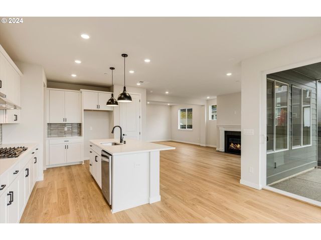 438 W HOLLY Cir, Washougal, WA 98671