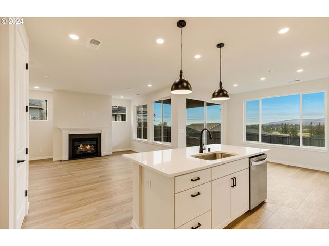 438 W HOLLY Cir, Washougal, WA 98671