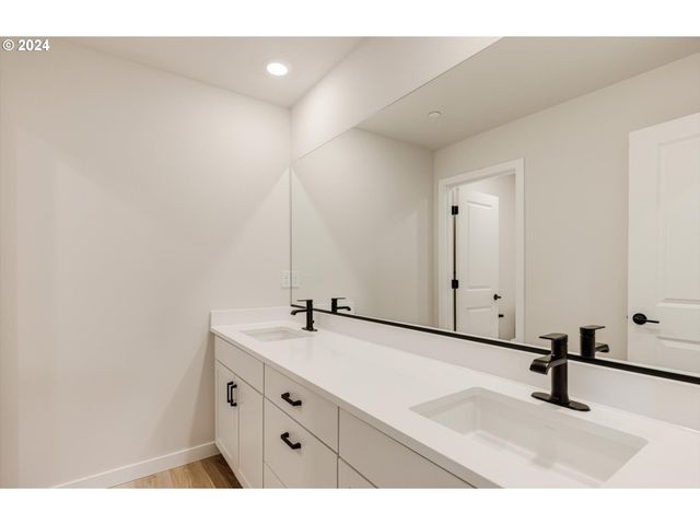 438 W HOLLY Cir, Washougal, WA 98671