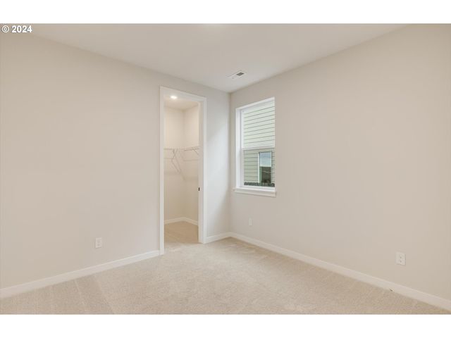 438 W HOLLY Cir, Washougal, WA 98671