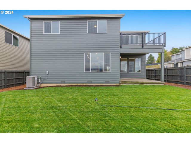 438 W HOLLY Cir, Washougal, WA 98671