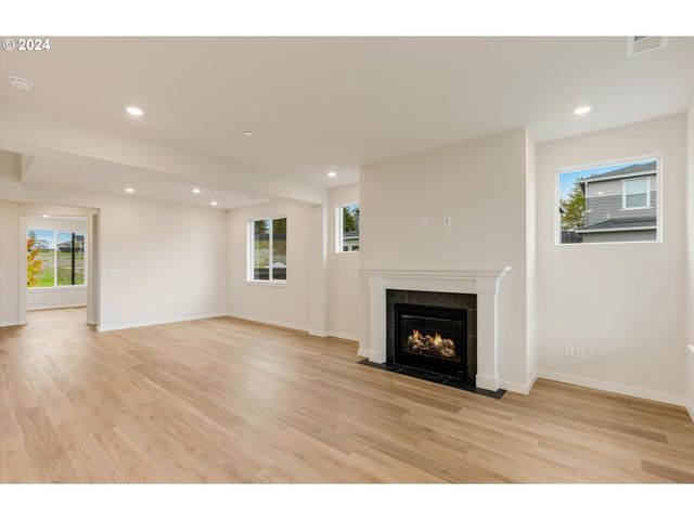 438 W HOLLY Cir, Washougal, WA 98671