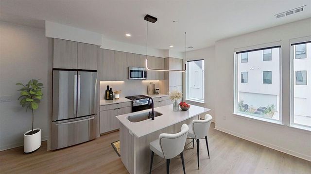 1941 Sawdust Road 406, The Woodlands, TX 77380