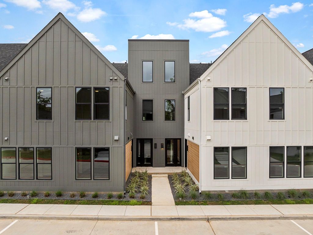 1941 Sawdust Road 406, The Woodlands, TX 77380