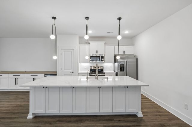 1073 Sweetleaf Dr, Franklin, TN 37064