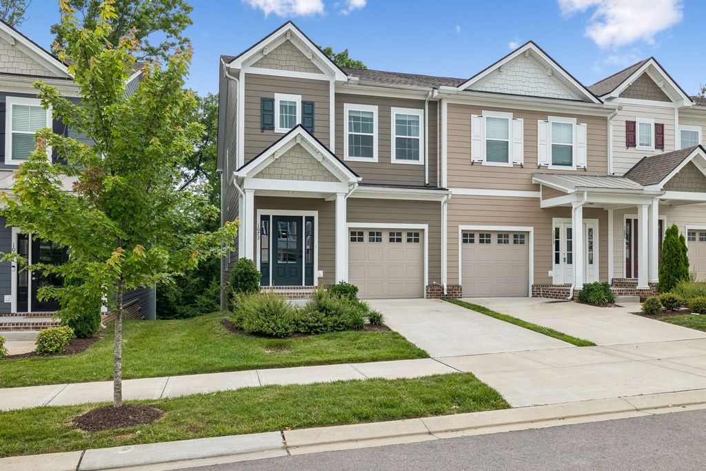 1073 Sweetleaf Dr, Franklin, TN 37064
