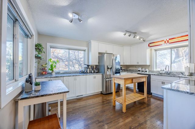 2 Belvidere Street E, Saint Paul, MN 55107