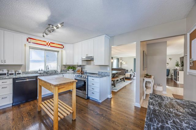 2 Belvidere Street E, Saint Paul, MN 55107