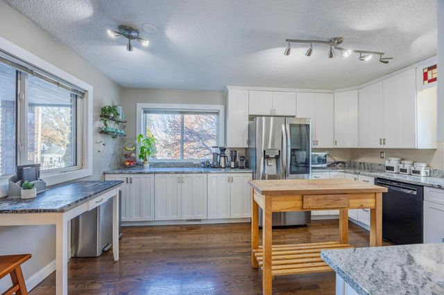 2 Belvidere Street E, Saint Paul, MN 55107