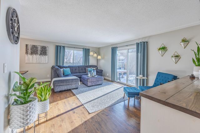 2 Belvidere Street E, Saint Paul, MN 55107