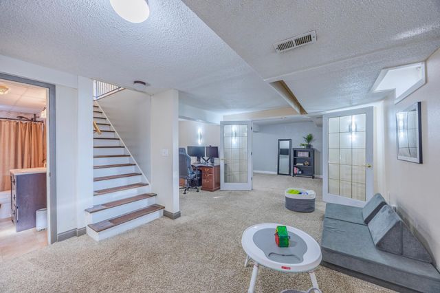 2 Belvidere Street E, Saint Paul, MN 55107