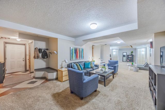 2 Belvidere Street E, Saint Paul, MN 55107