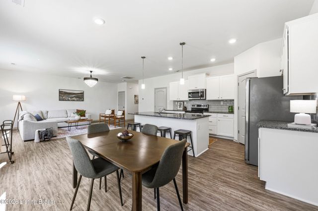12033 Parkside Vista Ln, Louisville, KY 40229