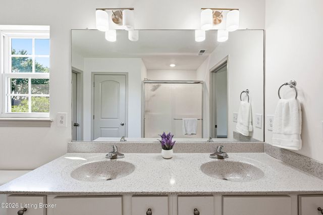 12033 Parkside Vista Ln, Louisville, KY 40229