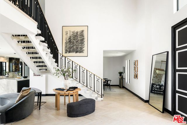 10932 Savona Road, Los Angeles, CA 90077