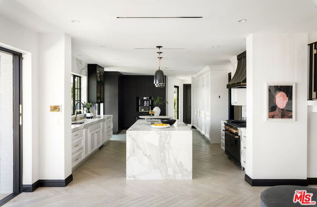 10932 Savona Road, Los Angeles, CA 90077