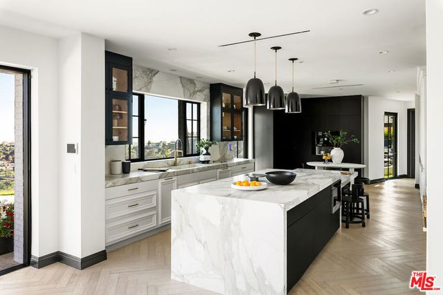 10932 Savona Road, Los Angeles, CA 90077