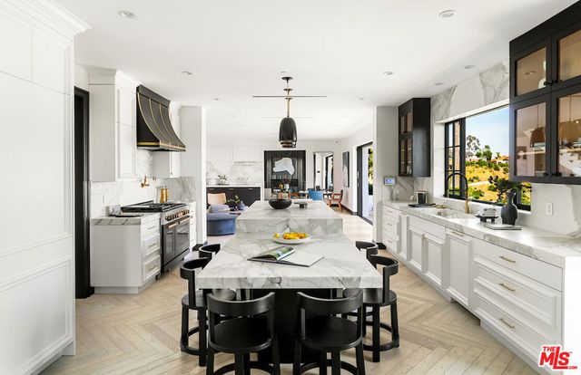 10932 Savona Road, Los Angeles, CA 90077