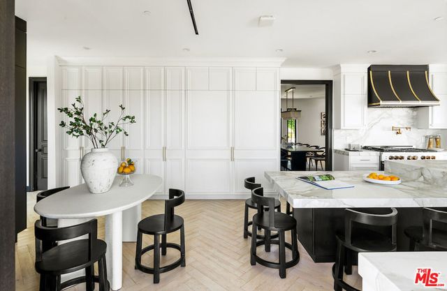 10932 Savona Road, Los Angeles, CA 90077