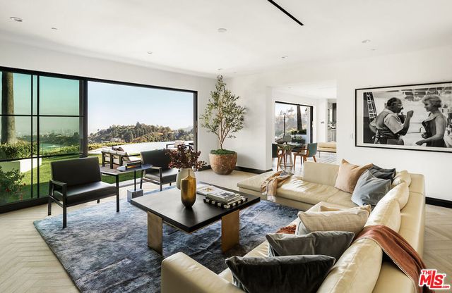 10932 Savona Road, Los Angeles, CA 90077