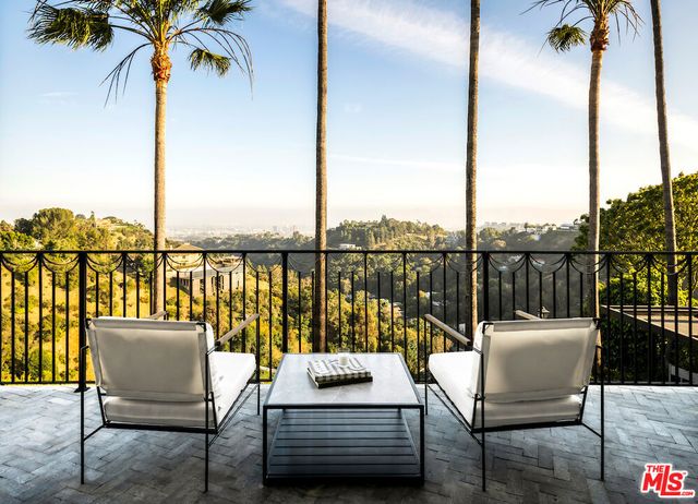 10932 Savona Road, Los Angeles, CA 90077