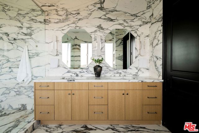 10932 Savona Road, Los Angeles, CA 90077