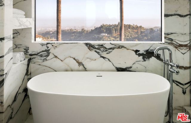 10932 Savona Road, Los Angeles, CA 90077