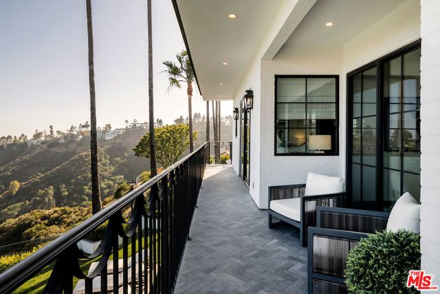 10932 Savona Road, Los Angeles, CA 90077