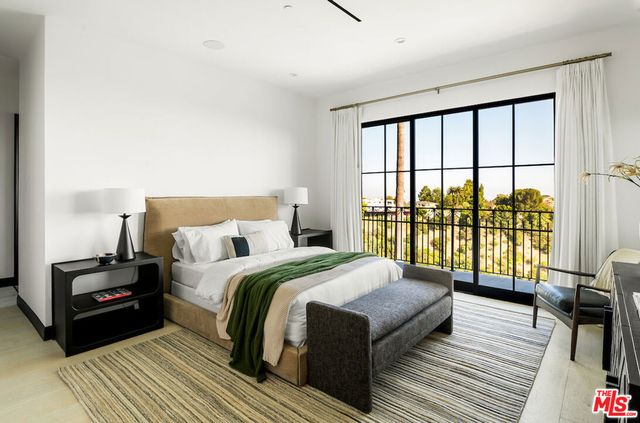 10932 Savona Road, Los Angeles, CA 90077